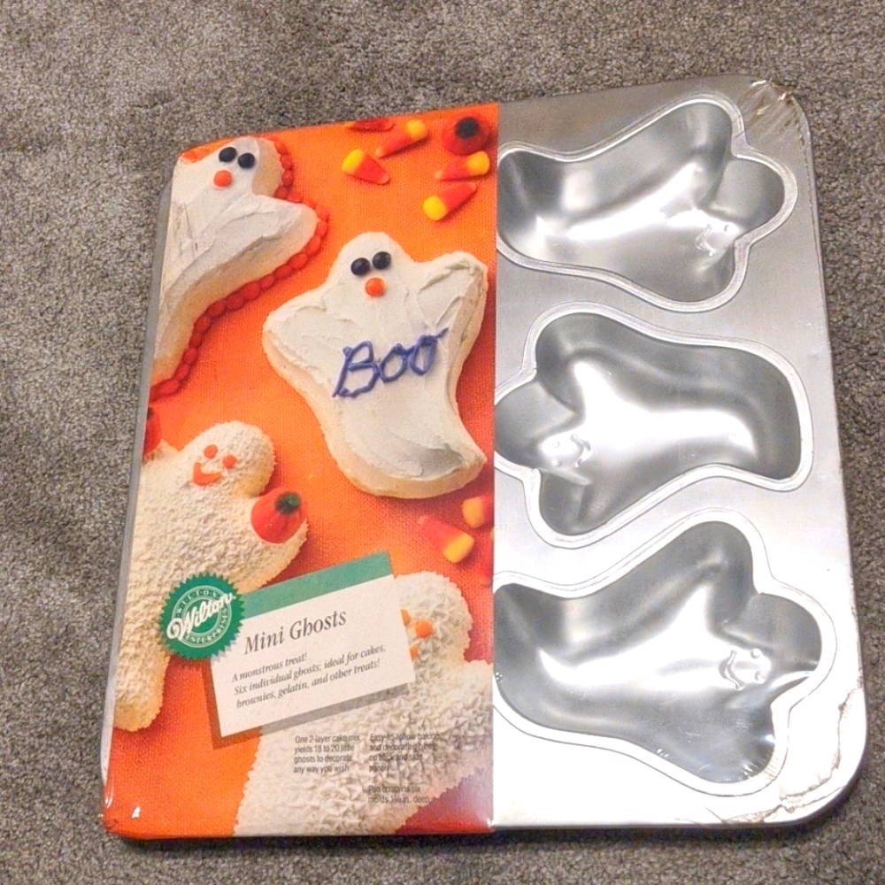 Wilton - GHOST 6 CAVITY MINI CAKE PAN